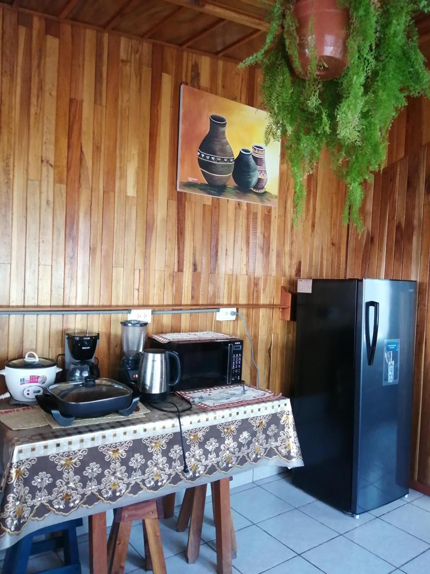 Pension Y Cabinas Colibri B&B Costa Rica Monteverde Esterno foto